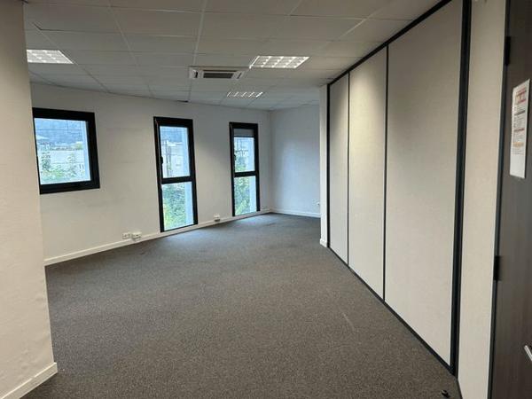 Local commercial 2 pièces T2 F2 41.3 m² à Aix Les Bains 21 BD DE LATTRE DE TASSIGNY 73100 à louer