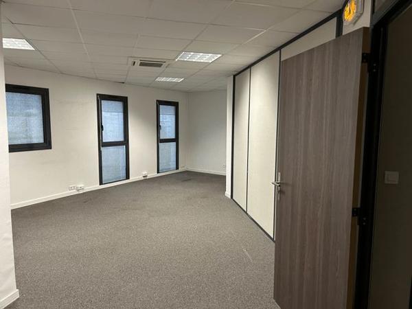 Local commercial 2 pièces T2 F2 41.3 m² à Aix Les Bains 21 BD DE LATTRE DE TASSIGNY 73100 à louer