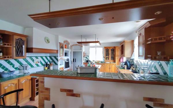 Maison à vendre    4 pièces • 2 700 m2 Narbonne