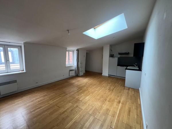 A LOUER : T2 à LILLE • Lille centre - rue du Sec Arembault • 810 € CC • Réf. 51-31