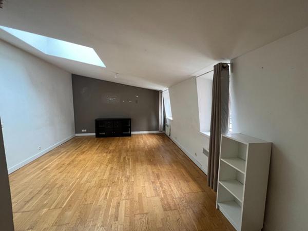 A LOUER : T2 à LILLE • Lille centre - rue du Sec Arembault • 810 € CC • Réf. 51-31