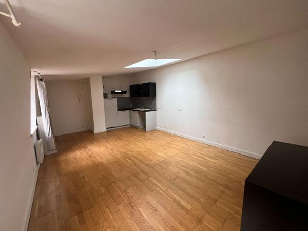A LOUER : T2 à LILLE • Lille centre - rue du Sec Arembault • 810 € CC • Réf. 51-31