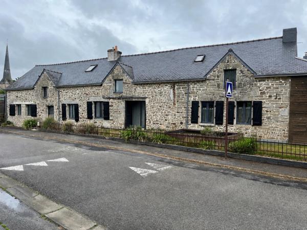 Maison à CALAN, 56240 - 8 pièces 220m²