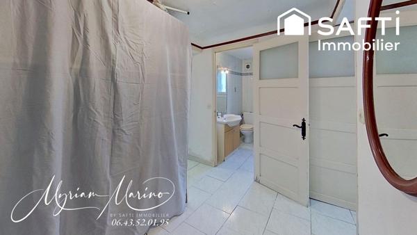 MAISON COMPOSÉE DE  2 APPARTEMENTS  F3 - TERRASSES - SAINT AYGULF (83370)