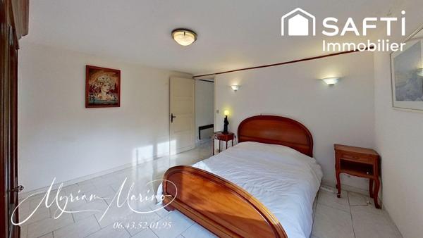 MAISON COMPOSÉE DE  2 APPARTEMENTS  F3 - TERRASSES - SAINT AYGULF (83370)