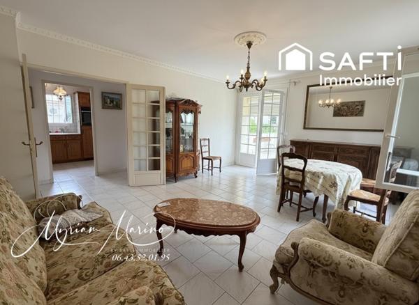 MAISON COMPOSÉE DE  2 APPARTEMENTS  F3 - TERRASSES - SAINT AYGULF (83370)