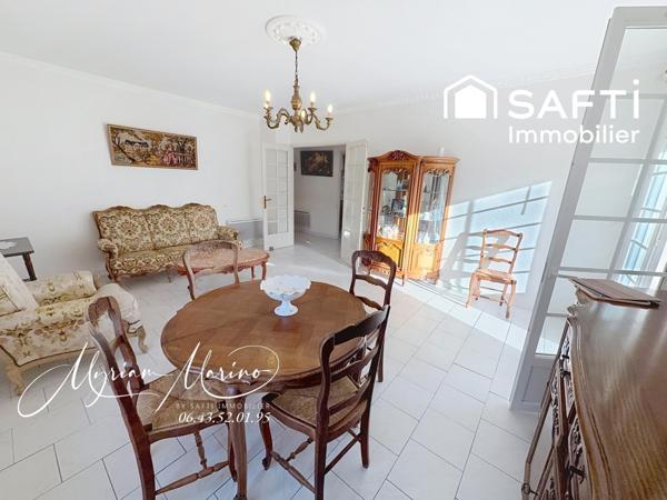 MAISON COMPOSÉE DE  2 APPARTEMENTS  F3 - TERRASSES - SAINT AYGULF (83370)