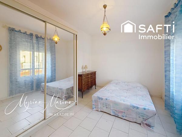 MAISON COMPOSÉE DE  2 APPARTEMENTS  F3 - TERRASSES - SAINT AYGULF (83370)