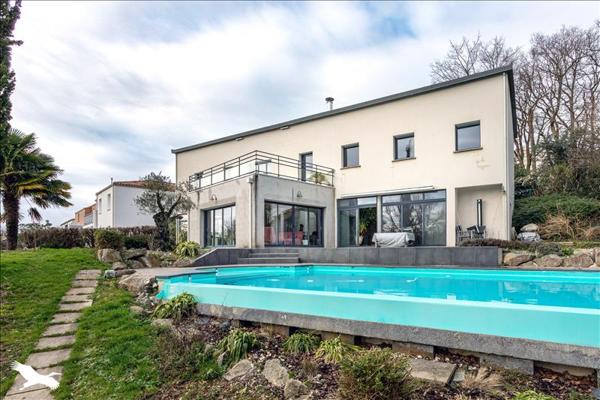 Maison à vendre |  La Roche-sur-Yon |  7 pièces | 211 m²