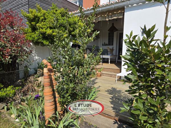 Rezé Trocardière : bien atypique et coup de coeur ! 101 m² habitables, jardin buccolique, terrasse et annexes