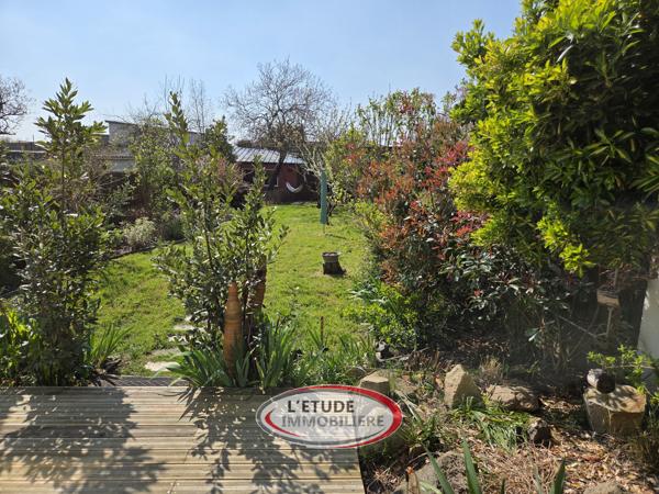 Rezé Trocardière : bien atypique et coup de coeur ! 101 m² habitables, jardin buccolique, terrasse et annexes
