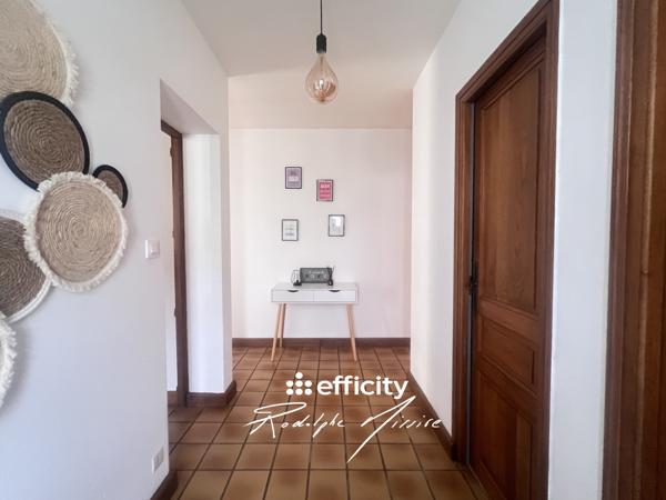 Maison
         8 pièces
        - 220 m²