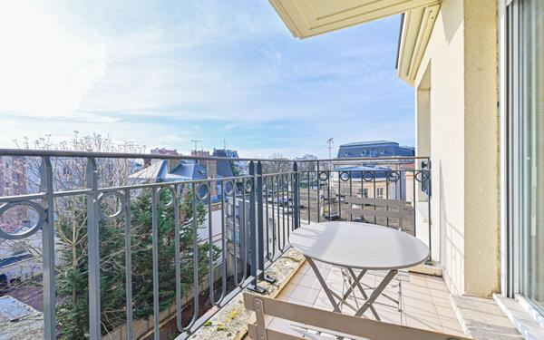 Appartement à vendre    2 pièces • 47,30 m2 Les Lilas