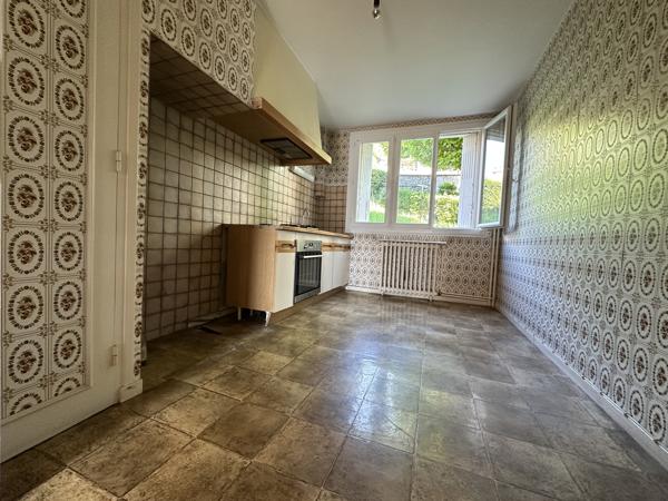 Agréable appartement de Type 4 avec stationnement et balcon. Aurillac (15000)