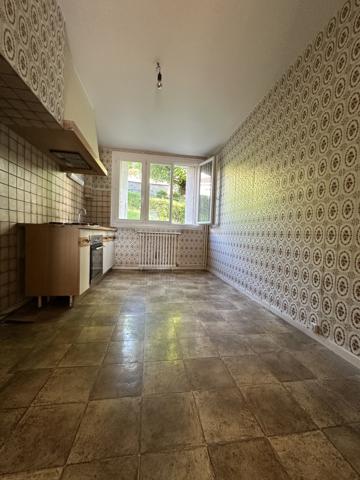 Agréable appartement de Type 4 avec stationnement et balcon. Aurillac (15000)