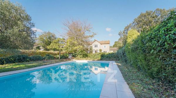 Aux Portes d’Avignon : Maison année 30 de Caractère et Opportunité Architecturale Unique