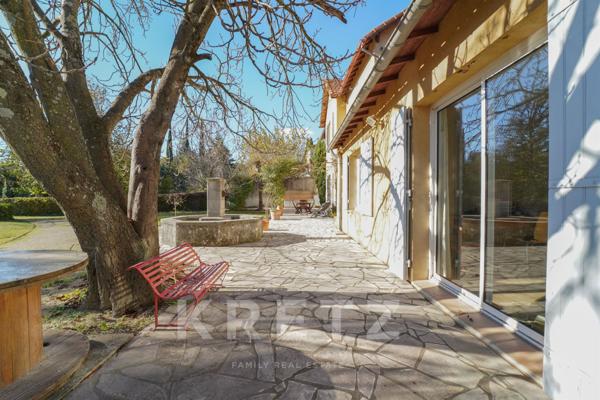 Aux Portes d’Avignon : Maison année 30 de Caractère et Opportunité Architecturale Unique