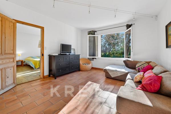 Aux Portes d’Avignon : Maison année 30 de Caractère et Opportunité Architecturale Unique