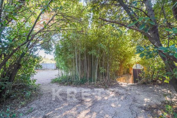 Aux Portes d’Avignon : Maison année 30 de Caractère et Opportunité Architecturale Unique