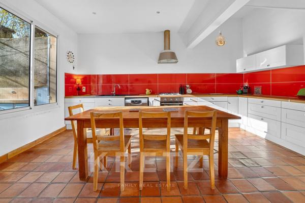 Aux Portes d’Avignon : Maison année 30 de Caractère et Opportunité Architecturale Unique