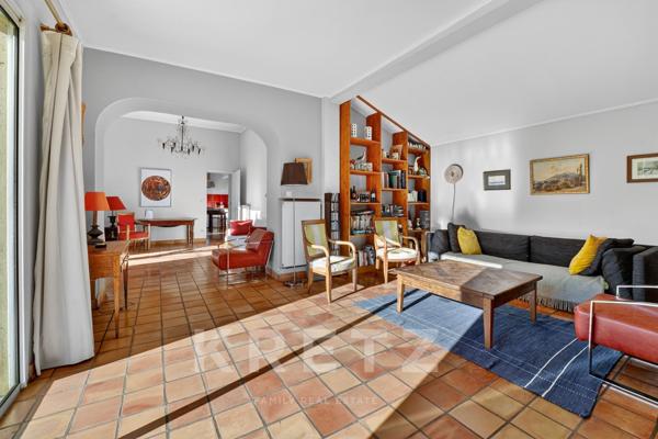 Aux Portes d’Avignon : Maison année 30 de Caractère et Opportunité Architecturale Unique