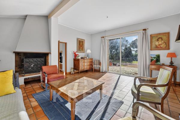 Aux Portes d’Avignon : Maison année 30 de Caractère et Opportunité Architecturale Unique