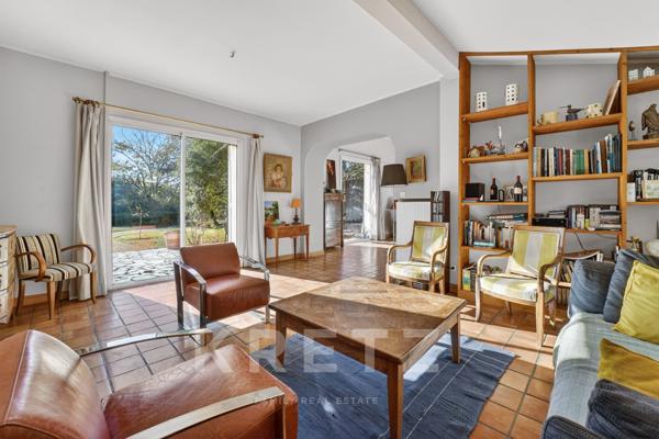 Aux Portes d’Avignon : Maison année 30 de Caractère et Opportunité Architecturale Unique