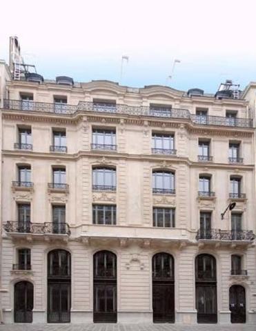 Bureau en location Paris 9 immeuble indépendant rénové proche Saint-Lazare