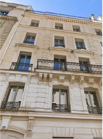 Bureau en location Paris 9 immeuble indépendant rénové proche Saint-Lazare