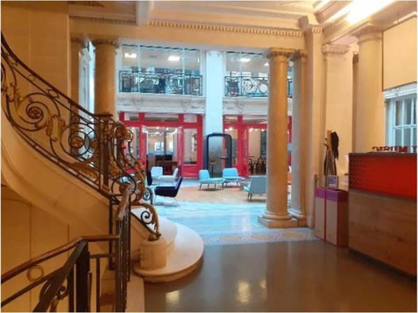 Bureau en location Paris 9 immeuble indépendant rénové proche Saint-Lazare