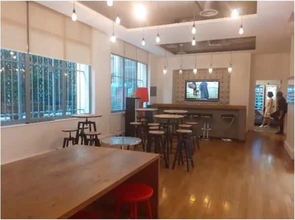 Bureau en location Paris 9 immeuble indépendant rénové proche Saint-Lazare