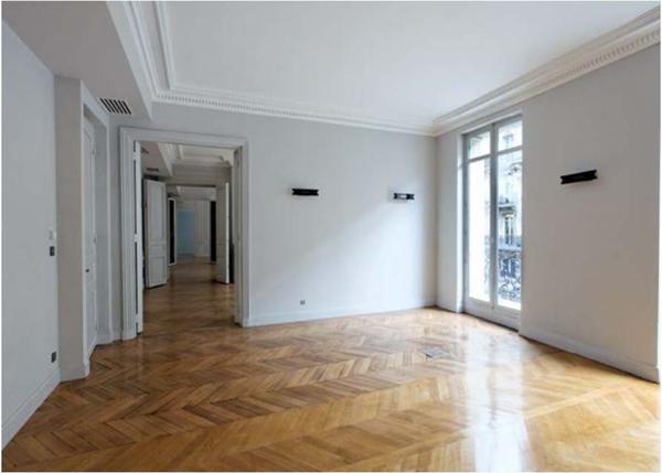 Bureau en location Paris 9 immeuble indépendant rénové proche Saint-Lazare