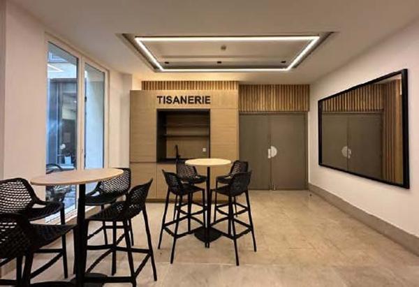 Bureau en location Paris 9 immeuble indépendant rénové proche Saint-Lazare