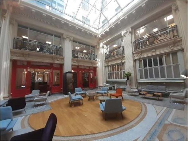 Bureau en location Paris 9 immeuble indépendant rénové proche Saint-Lazare