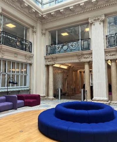 Bureau en location Paris 9 immeuble indépendant rénové proche Saint-Lazare