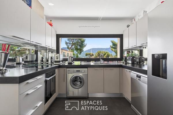 Villa d’architecte avec piscine et vue mer au coeur de Cassis