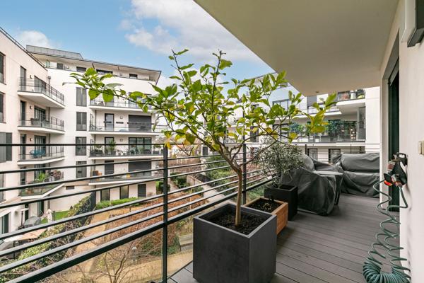 RUEIL-MALMAISON - QUARTIER BUZENVAL - APPARTEMENT 84 M² - 3 CHAMBRES - CUISINE OUVERTE SUR SALON - 2 SALLES DE BAIN - TERRASSE - 2 PLACES DE PARKING