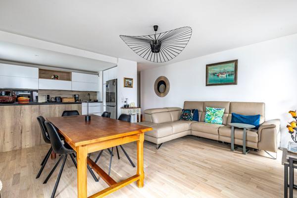 RUEIL-MALMAISON - QUARTIER BUZENVAL - APPARTEMENT 84 M² - 3 CHAMBRES - CUISINE OUVERTE SUR SALON - 2 SALLES DE BAIN - TERRASSE - 2 PLACES DE PARKING