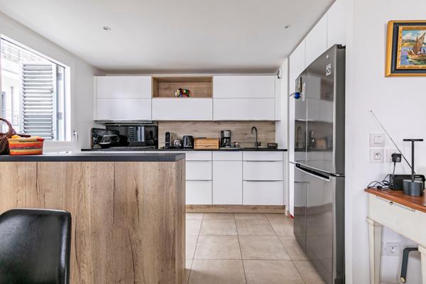 RUEIL-MALMAISON - QUARTIER BUZENVAL - APPARTEMENT 84 M² - 3 CHAMBRES - CUISINE OUVERTE SUR SALON - 2 SALLES DE BAIN - TERRASSE - 2 PLACES DE PARKING