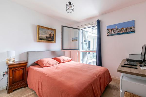 RUEIL-MALMAISON - QUARTIER BUZENVAL - APPARTEMENT 84 M² - 3 CHAMBRES - CUISINE OUVERTE SUR SALON - 2 SALLES DE BAIN - TERRASSE - 2 PLACES DE PARKING