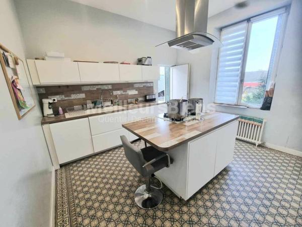 Maison de maître rénovée avec terrain et dépendance