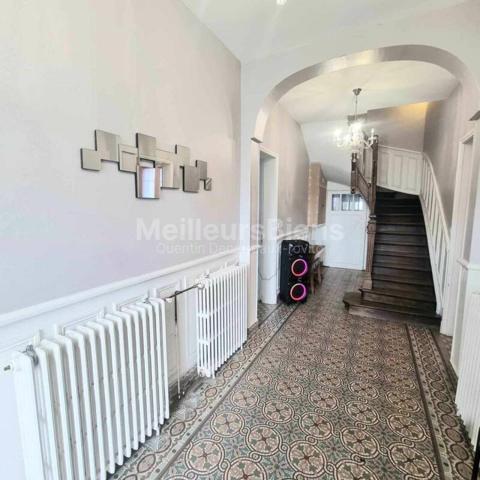 Maison de maître rénovée avec terrain et dépendance