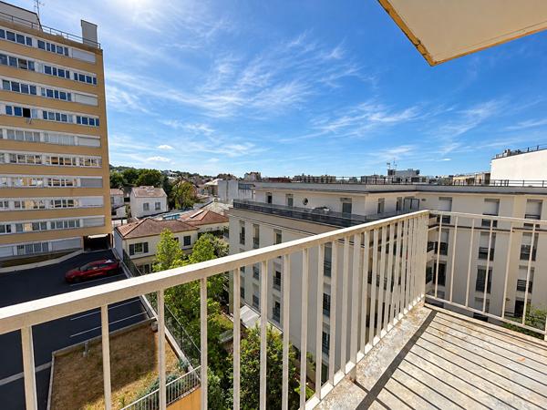 STUDIO - BALCON ET PARKING - PROCHE LA DÉFENSE