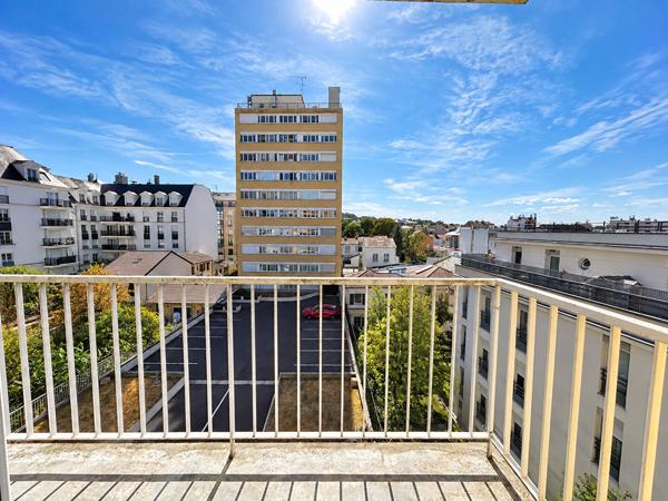 STUDIO - BALCON ET PARKING - PROCHE LA DÉFENSE