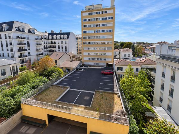 STUDIO - BALCON ET PARKING - PROCHE LA DÉFENSE