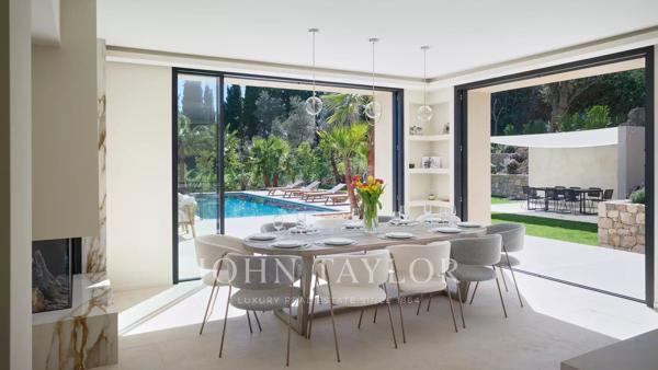 Magnifique villa entièrement rénovée au pied du village de Mougins