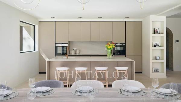 Magnifique villa entièrement rénovée au pied du village de Mougins