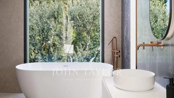 Magnifique villa entièrement rénovée au pied du village de Mougins