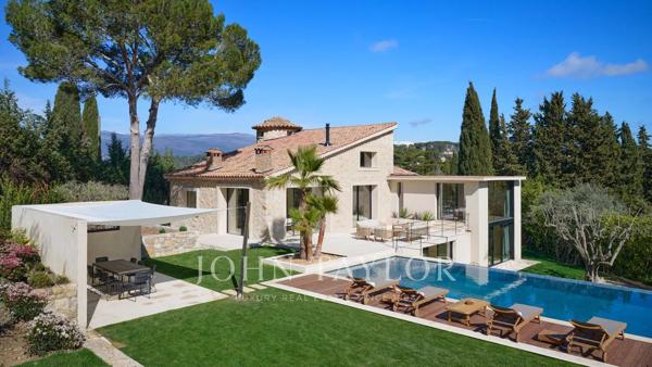 Magnifique villa entièrement rénovée au pied du village de Mougins