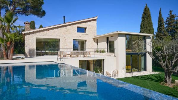 Magnifique villa entièrement rénovée au pied du village de Mougins